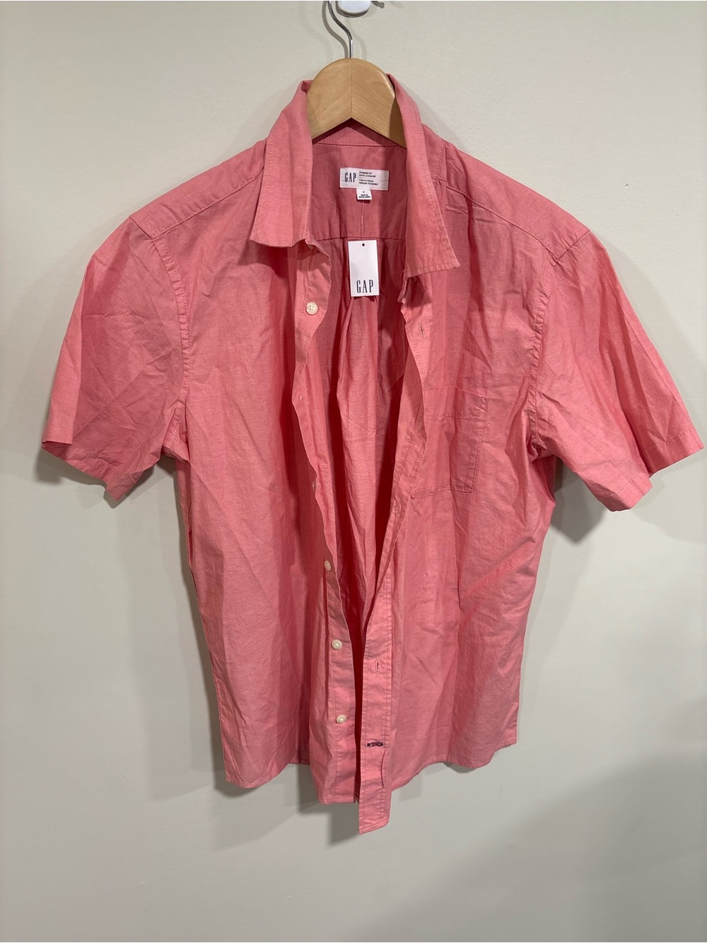 GAP Men’s Short-Sleeve Button-Down Shirt in Coral Pink